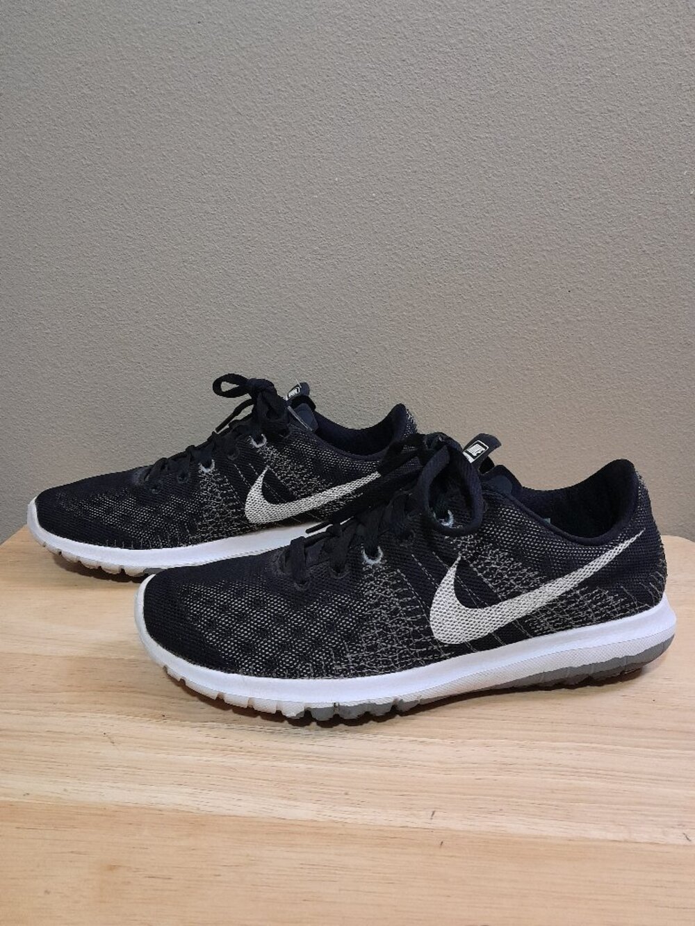 Nike Flex Fury Fitsole Running Shoe Sneaker Black White Womens 7.5